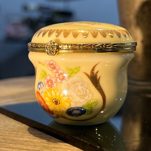 Cream and Gold Decorative Box with Vintage Accents - Picture 1 of 9